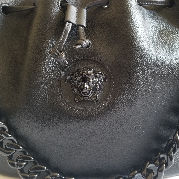 Versace La Medusa Leather Drawstring Shoulder Bag Black - Picture 8 of 14